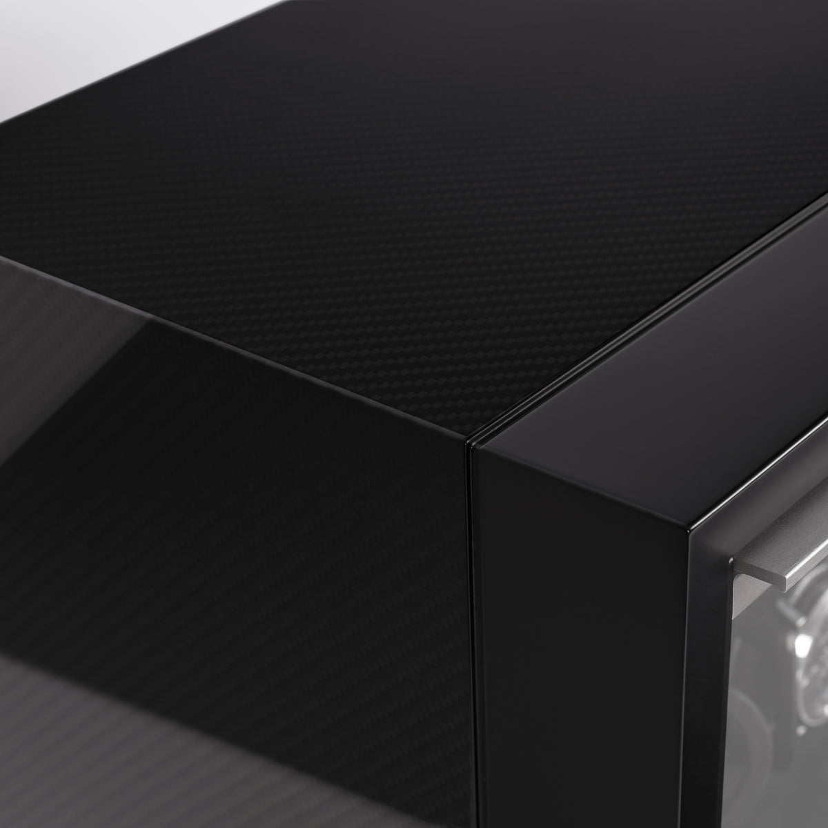Neo 8 | Gloss Carbon