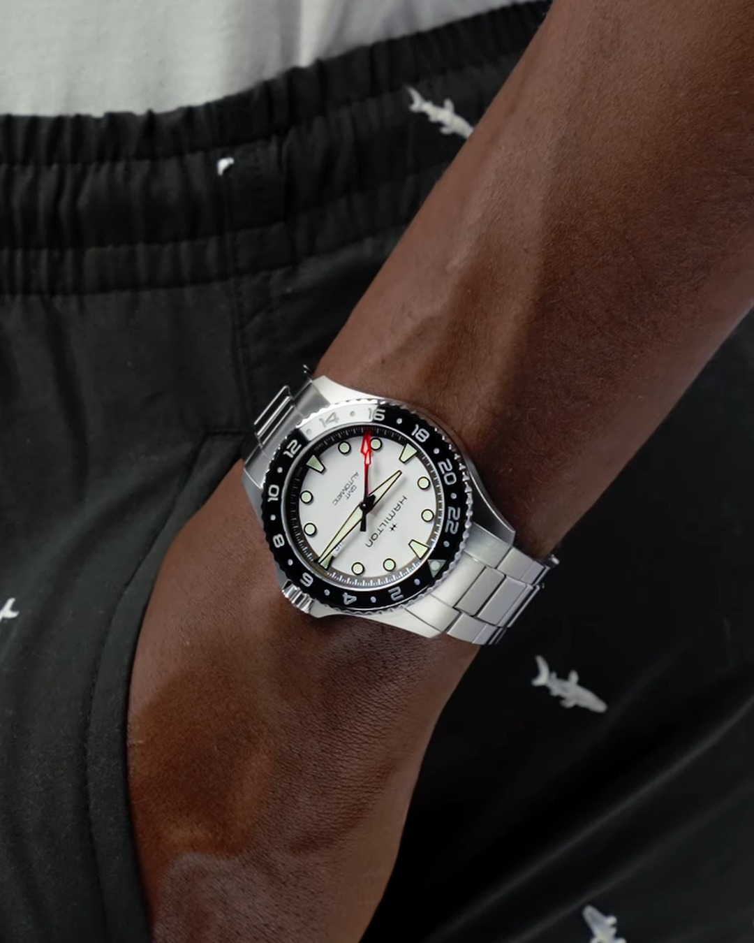 <iframe width="463" height="823" src="https://www.youtube.com/embed/SoLUYJyz_Uo" title="HAMILTON - KHAKI NAVY SCUBA Automatic | H82555150 wrist shot #hamiltonwatch #divewatch #gmt" frameborder="0" allow="accelerometer; autoplay; clipboard-write; encrypted-media; gyroscope; picture-in-picture; web-share" referrerpolicy="strict-origin-when-cross-origin" allowfullscreen></iframe>