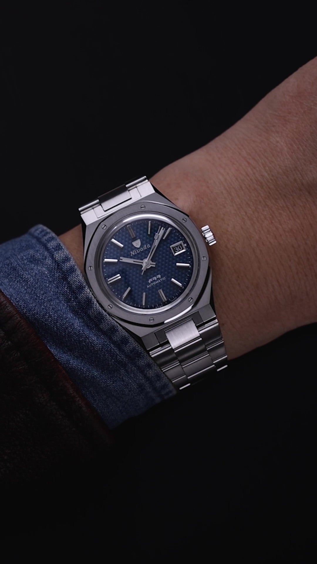 <iframe width="483" height="858" src="https://www.youtube.com/embed/0hNbpCwD-XY" title="NIVADA GRENCHEN - F77 Blue W-date Auto | 69001A77 wrist shot" frameborder="0" allow="accelerometer; autoplay; clipboard-write; encrypted-media; gyroscope; picture-in-picture; web-share" referrerpolicy="strict-origin-when-cross-origin" allowfullscreen></iframe>
