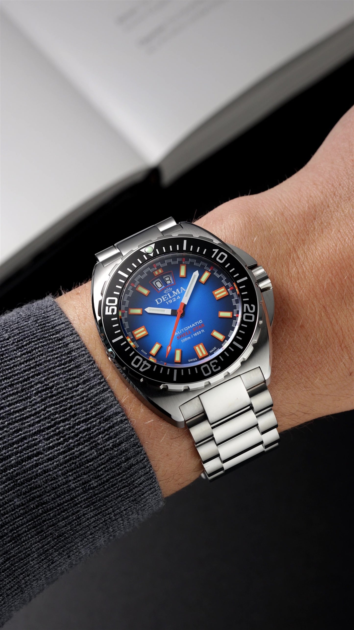 <iframe width="463" height="823" src="https://www.youtube.com/embed/RyXSdif9Hr8" title="DELMA - Shell Star LE Auto l 41703.736.6.041 #delma #wristshot #divewatch" frameborder="0" allow="accelerometer; autoplay; clipboard-write; encrypted-media; gyroscope; picture-in-picture; web-share" referrerpolicy="strict-origin-when-cross-origin" allowfullscreen></iframe>
