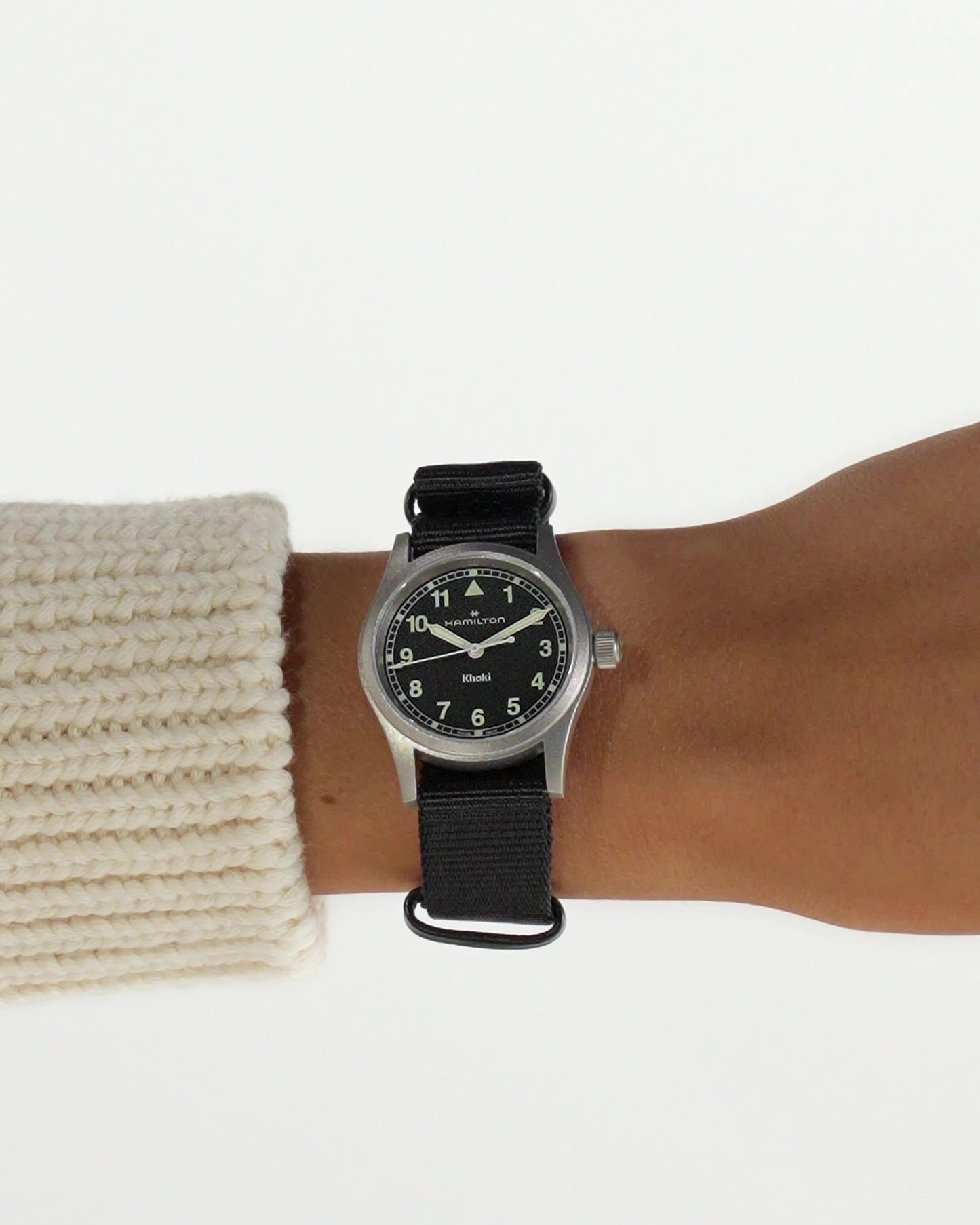 <iframe width="483" height="858" src="https://www.youtube.com/embed/DBGYXRovZ2M" title="HAMILTON - Khaki Field Quartz 33mm | H69301430 #hamiltonwatch" frameborder="0" allow="accelerometer; autoplay; clipboard-write; encrypted-media; gyroscope; picture-in-picture; web-share" referrerpolicy="strict-origin-when-cross-origin" allowfullscreen></iframe>