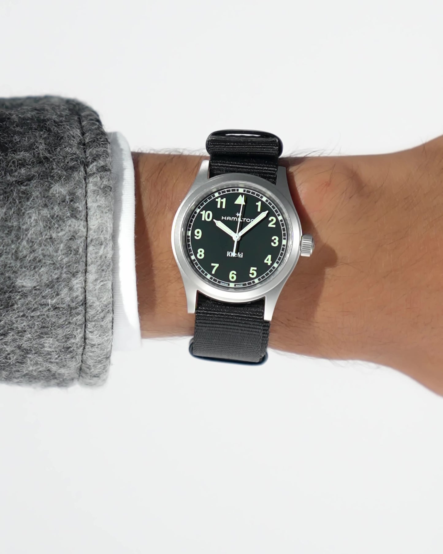 <iframe width="483" height="858" src="https://www.youtube.com/embed/1W2LuInNnVw" title="HAMILTON - Khaki Field Quartz 38mm | H69401430 #hamiltonwatch" frameborder="0" allow="accelerometer; autoplay; clipboard-write; encrypted-media; gyroscope; picture-in-picture; web-share" referrerpolicy="strict-origin-when-cross-origin" allowfullscreen></iframe>