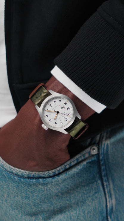 <iframe width="463" height="823" src="https://www.youtube.com/embed/la8OrtF0z0Q" title="HAMILTON   Khaki Field Mechanical Power Reserve | H69509910 wristshot #hamiltonwatch #wristwatch" frameborder="0" allow="accelerometer; autoplay; clipboard-write; encrypted-media; gyroscope; picture-in-picture; web-share" referrerpolicy="strict-origin-when-cross-origin" allowfullscreen></iframe>