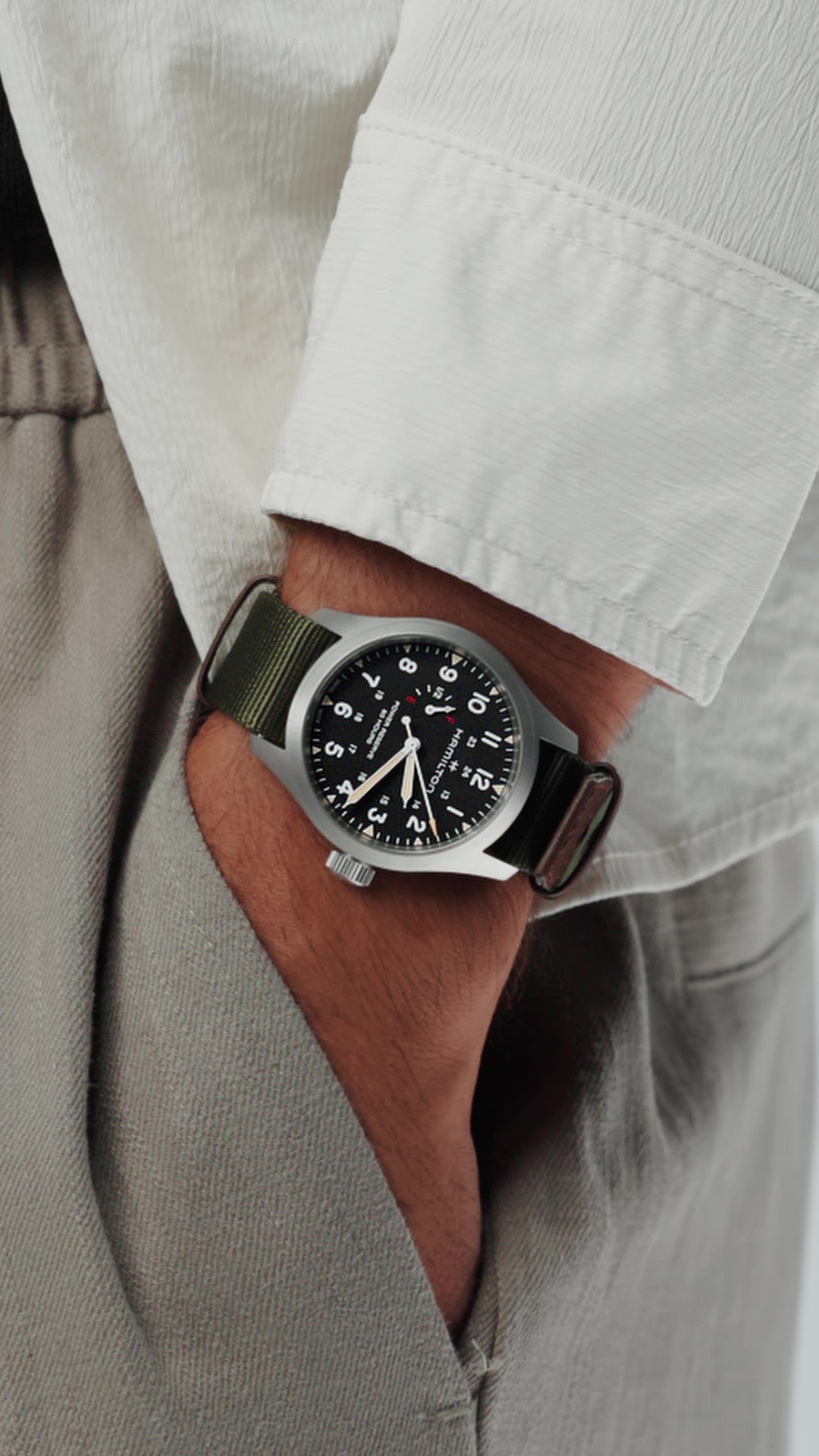 <iframe width="463" height="823" src="https://www.youtube.com/embed/oAxB7gsoHDc" title="HAMILTON   Khaki Field Mechanical Power Reserve | H69509930 wristshot #hamiltonwatch #wristwatch" frameborder="0" allow="accelerometer; autoplay; clipboard-write; encrypted-media; gyroscope; picture-in-picture; web-share" referrerpolicy="strict-origin-when-cross-origin" allowfullscreen></iframe>
