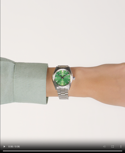 <iframe width="467" height="830" src="https://www.youtube.com/embed/B2z5s-KkZ6I" title="HAMILTON - JazzMaster Performer Auto H36105160" frameborder="0" allow="accelerometer; autoplay; clipboard-write; encrypted-media; gyroscope; picture-in-picture; web-share" referrerpolicy="strict-origin-when-cross-origin" allowfullscreen></iframe>