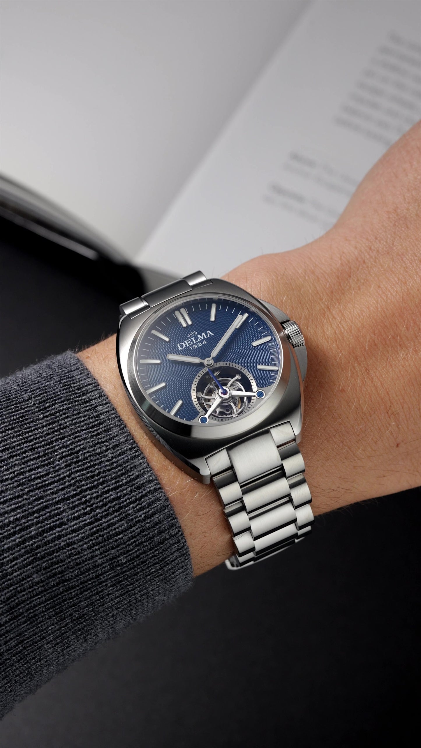 <iframe width="463" height="823" src="https://www.youtube.com/embed/FVmCGKpj1wA" title="DELMA Tourbillon LE | 41702.770.6.044 #delma #wristshot #tourbillon" frameborder="0" allow="accelerometer; autoplay; clipboard-write; encrypted-media; gyroscope; picture-in-picture; web-share" referrerpolicy="strict-origin-when-cross-origin" allowfullscreen></iframe>