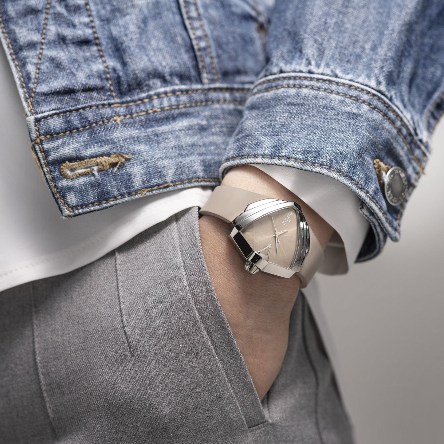 HAMILTON - Ventura S Auto | H24105370